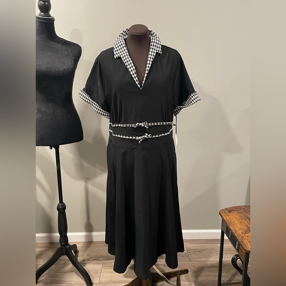 NWT Unique Vintage Monochrome Houndstooth Design